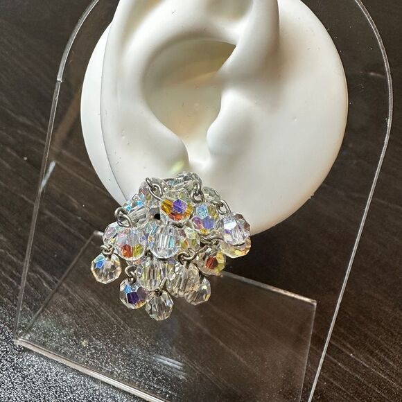 Vintage Aurora Borealis crystal clip on earrings! - Picture 9 of 9